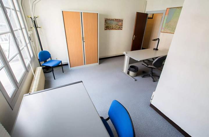 Mise à disposition de bureaux équipés et modulables en fonction de vos besoins.